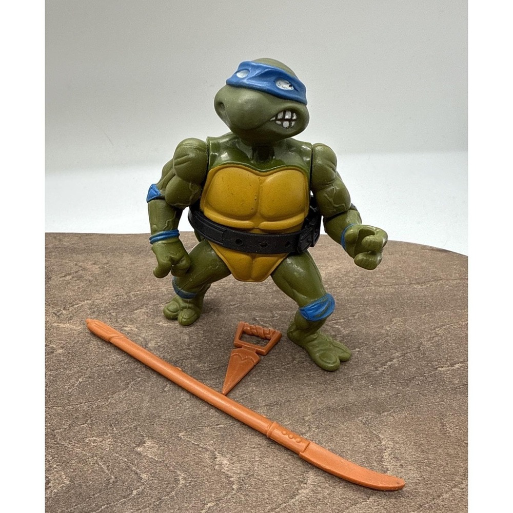 Leonardo Teenage Mutant Ninja Turtles 1988 Playmates TMNT Figure & Weapons Vtg